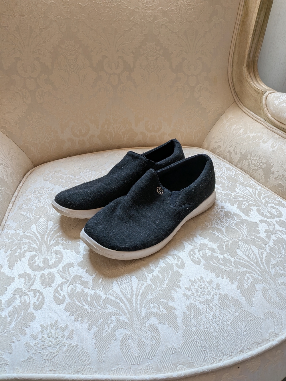 Merinos Slip-On Casual Sneakers in Black